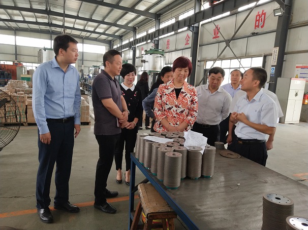 省人大常委會(huì)常務(wù)副主任、黨組書記王玲一行來湖北昌利公司視察