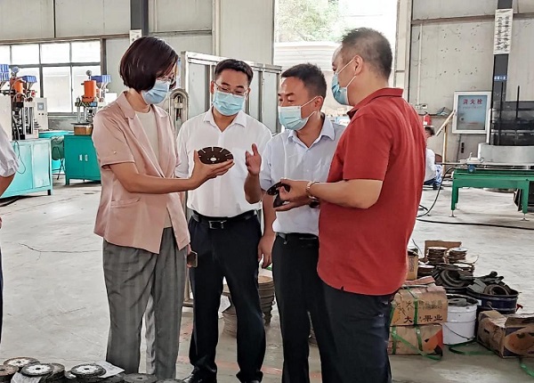 鄂州市委常委、統(tǒng)戰(zhàn)部部長(zhǎng)鄒霞一行蒞臨昌利公司調(diào)研指導(dǎo) 鄂州市委常委、統(tǒng)戰(zhàn)部部長(zhǎng)鄒霞一行蒞臨昌利公司調(diào)研指導(dǎo)