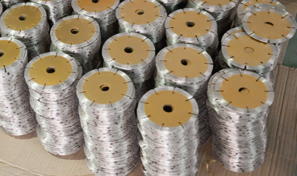 燒結工藝下制造的陶瓷切割片與焊接鋼芯的關系！