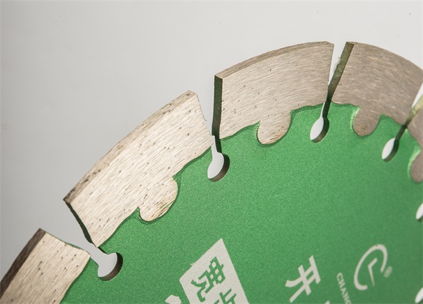 如何提高開槽切割片刀頭金剛石的把持力呢？