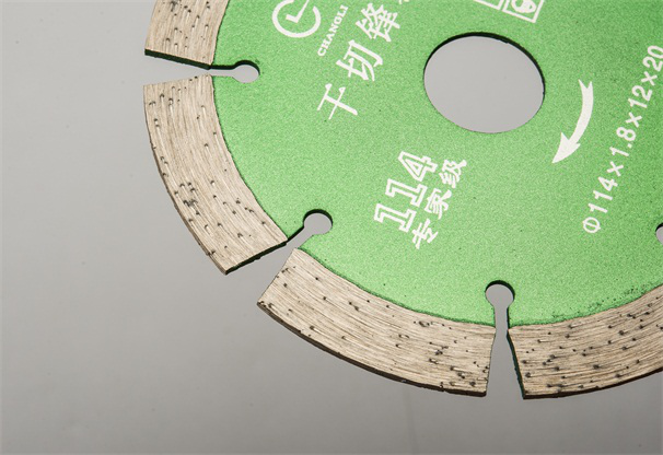 石材切割片加工后的石材應(yīng)該怎樣預(yù)防出現(xiàn)刮痕呢？